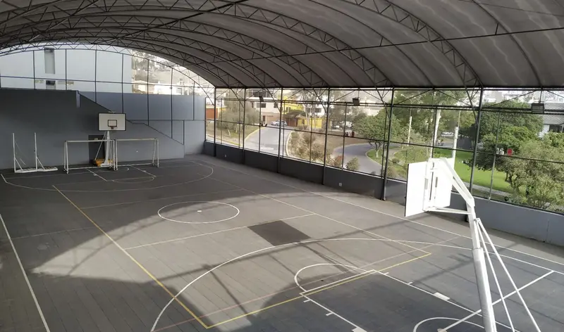 Cancha de básquet techada