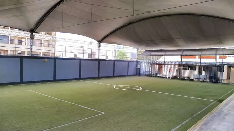 Cancha techada de grass sintético