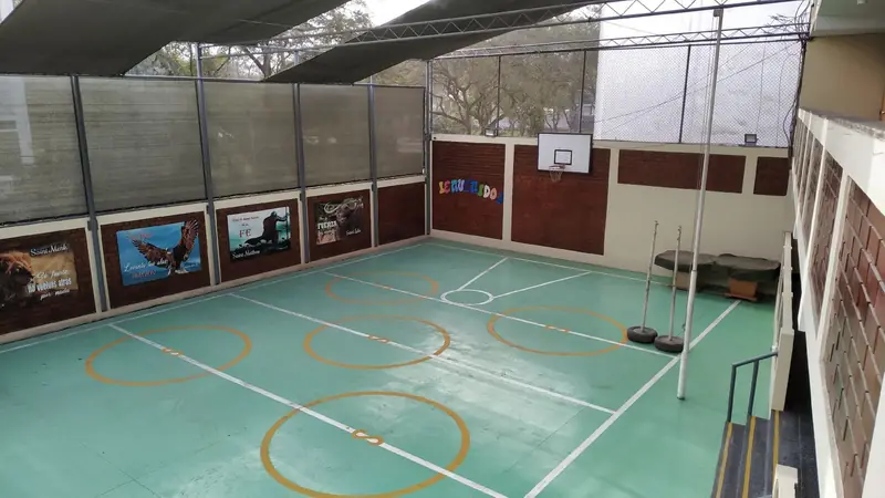 Cancha de inicial con juegos