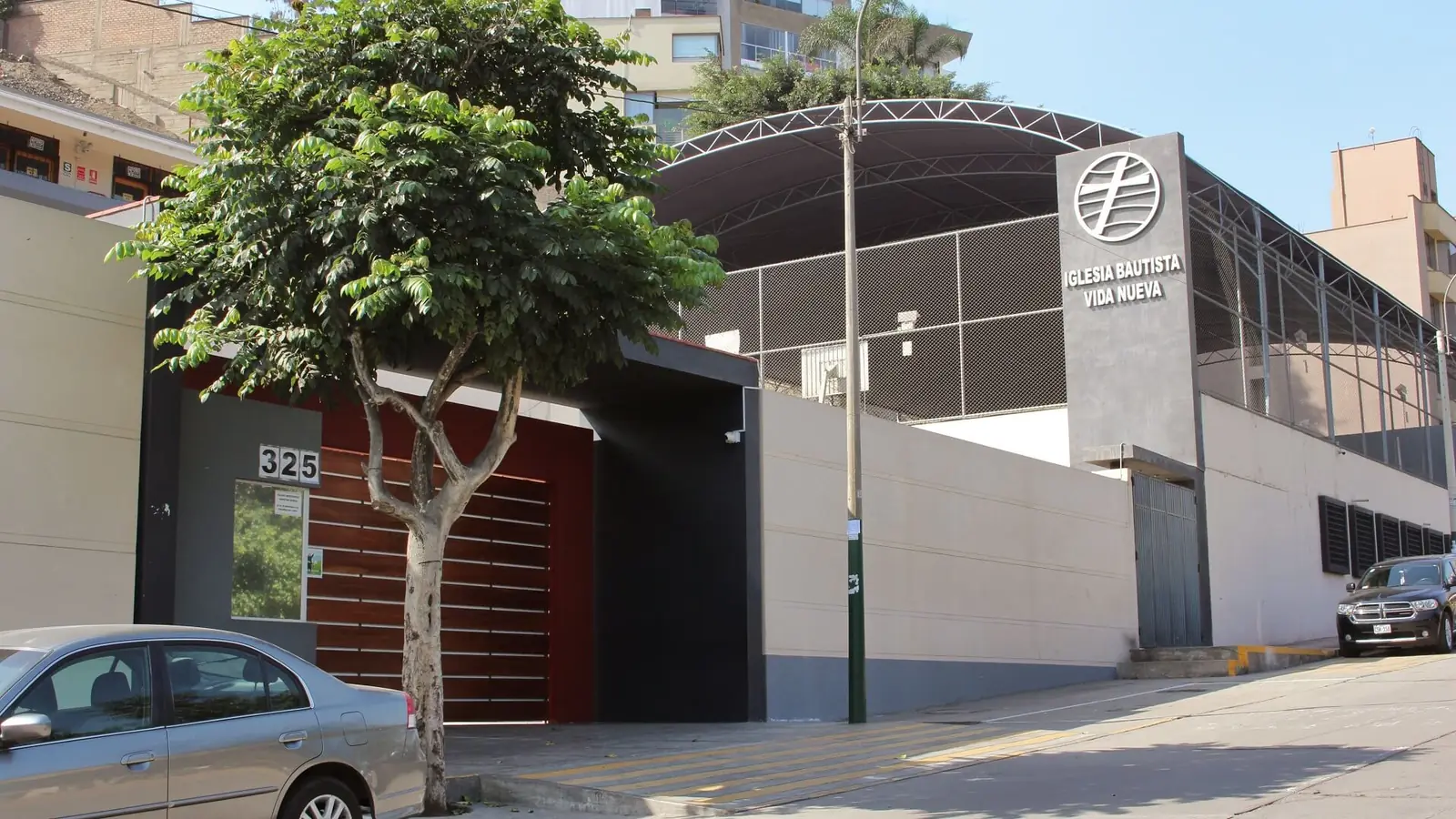 Ingreso de Monterrico Christian School, Av. De los Ingenieros 325
